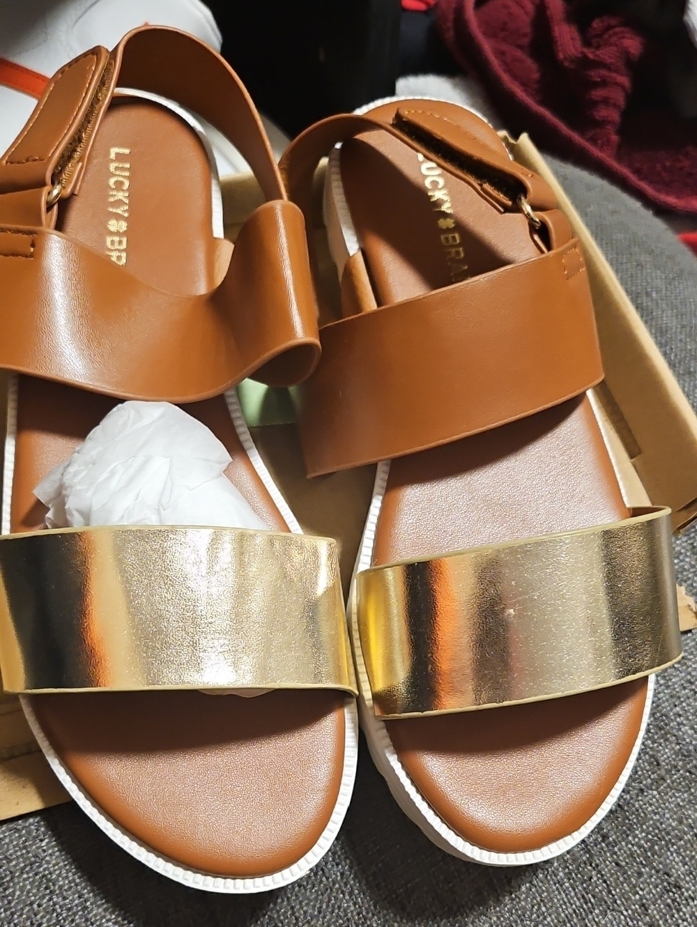 Lucky Brand Tan Leather Sandals with Gold Metallic Strap